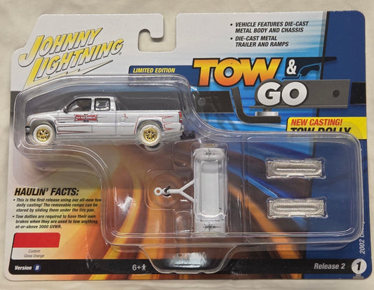 Johnny Lightning Tow & Go 2002 Chevrolet Silverado - CHASE